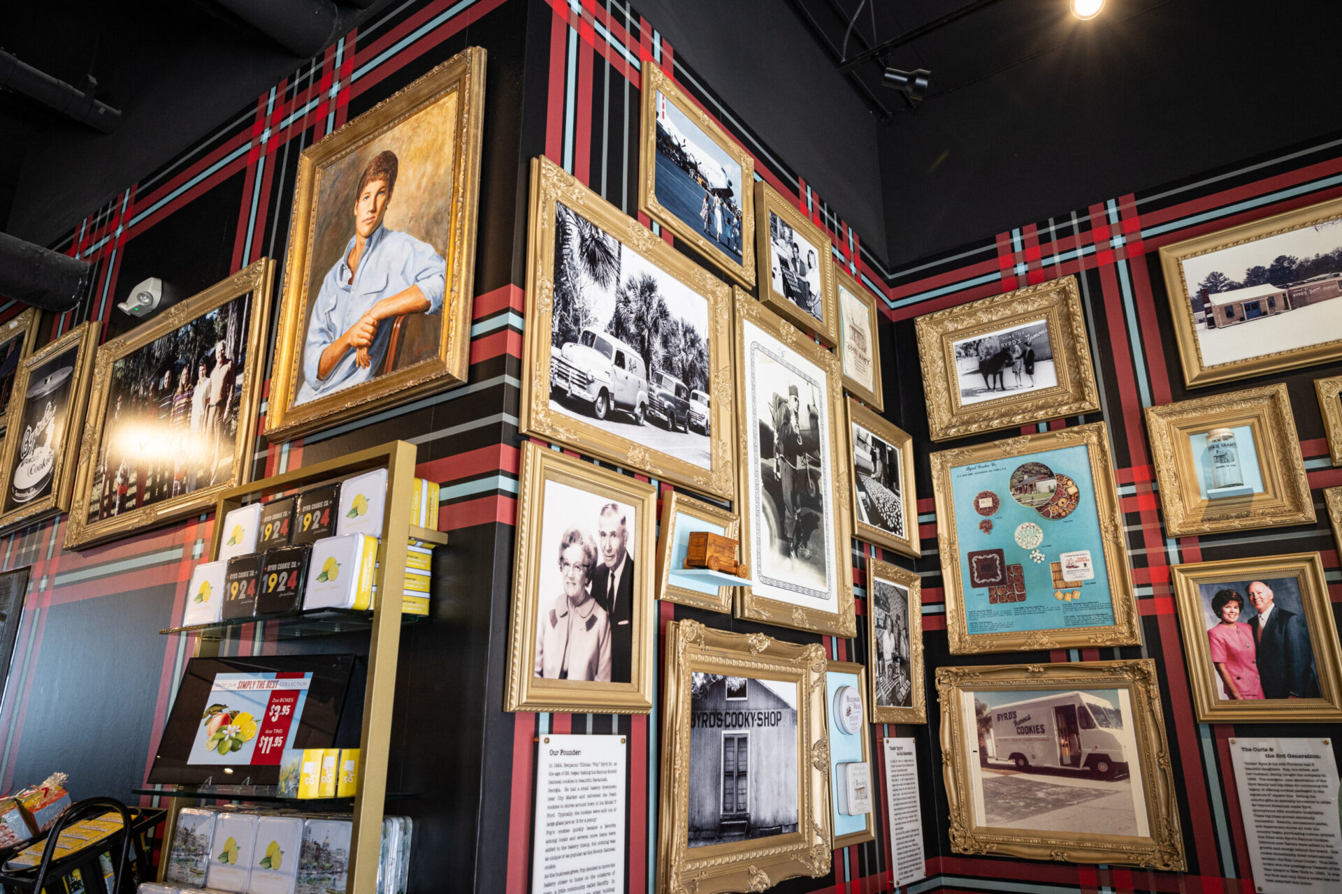 SHOPS & GALLERIES